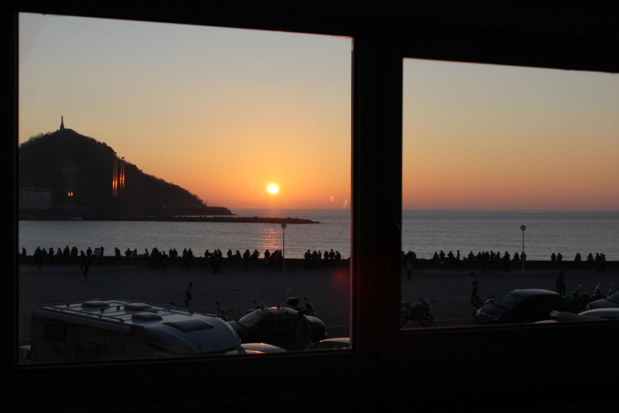 Hotel Punta Monpas San Sebastian Bagian luar foto