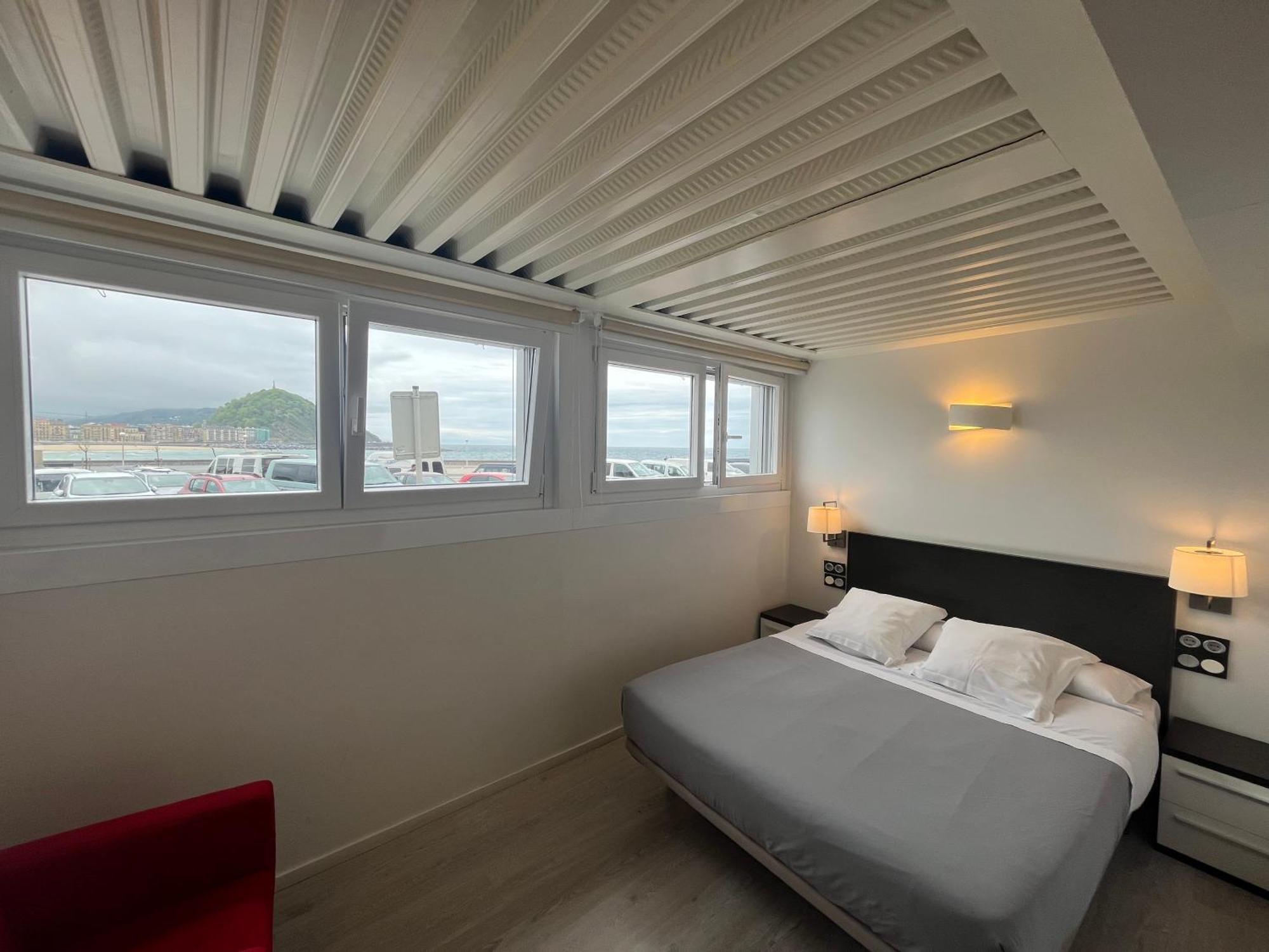 Hotel Punta Monpas San Sebastian Bagian luar foto