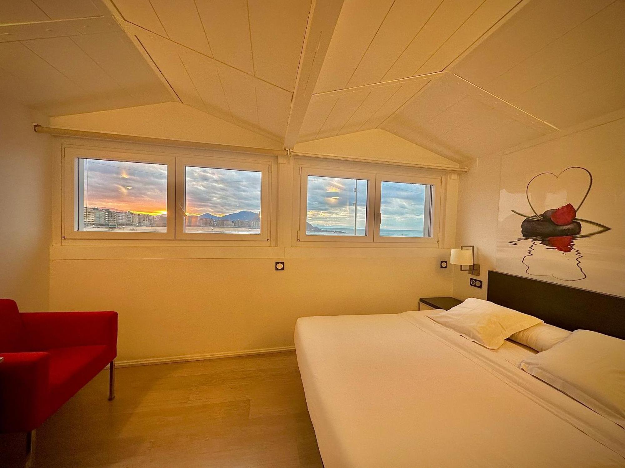 Hotel Punta Monpas San Sebastian Bagian luar foto
