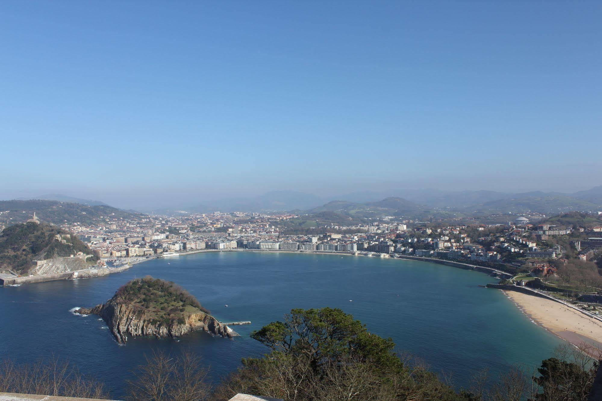 Hotel Punta Monpas San Sebastian Bagian luar foto
